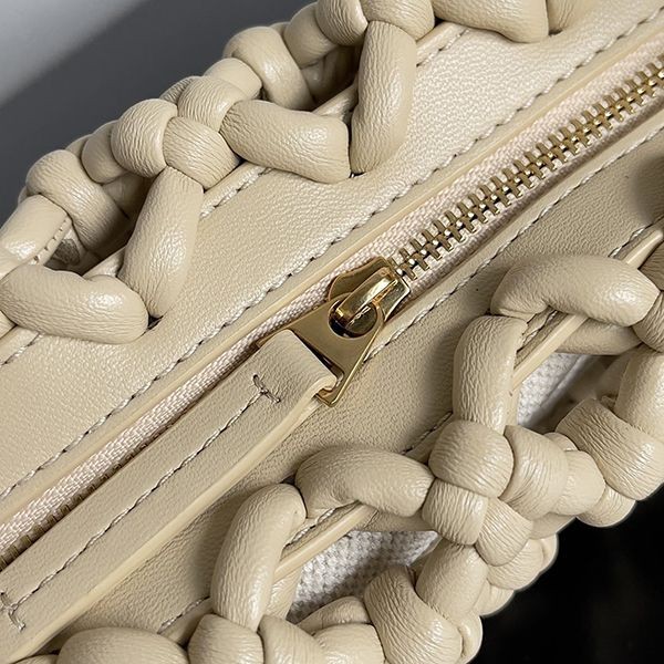 目を惹くカラー ボッテガヴェネタ ミニ Jodie バッグ コピー boa99568
