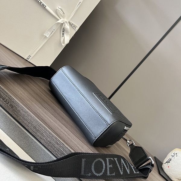 ロエベ カメラバッグ 偽物 ミニ クロスボディバック lov77223