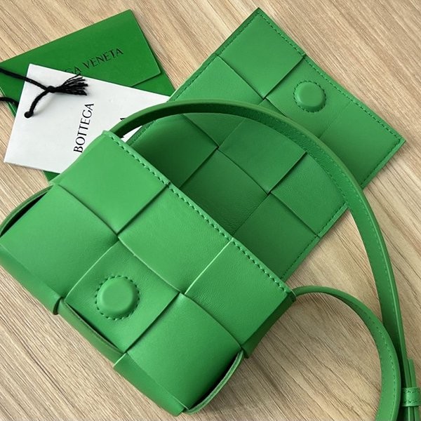 注目★ボッテガ ヴェネタ キャンディー カセット 偽物 クロスボディミニバッグ box86868