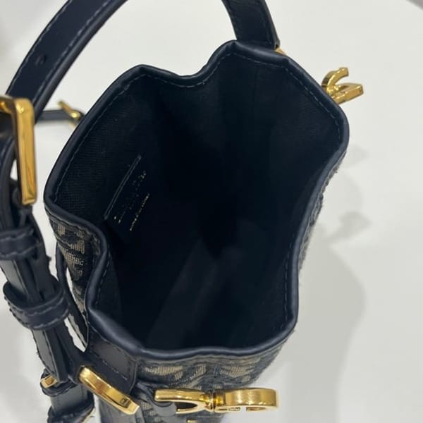 すぐ届くディオール ミディアム バケットバッグ 偽物 M2272UTZQM928
