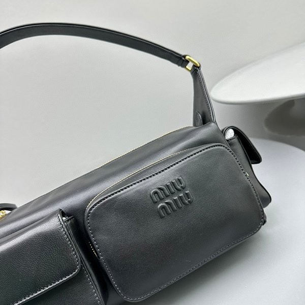 欲しい♡超限定♪ミュウミュウ  アンダーバッグ 偽物 myo83002