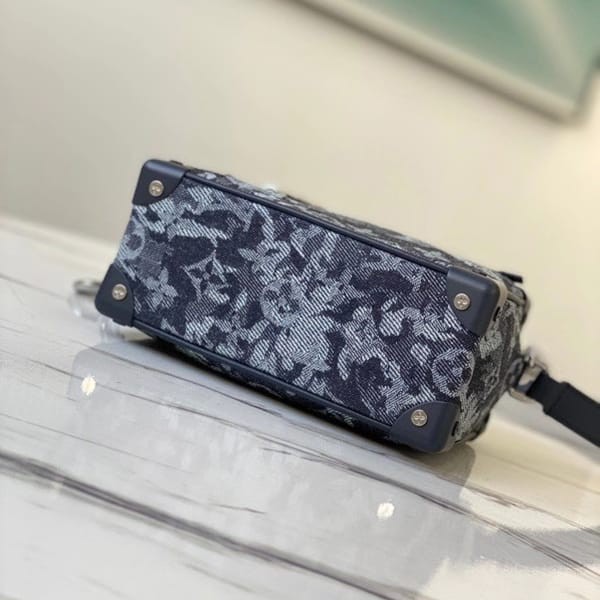 ギフトに最適ルイヴィトン ミニ・ソフトトランク ショルダーバッグ 偽物 M80033
