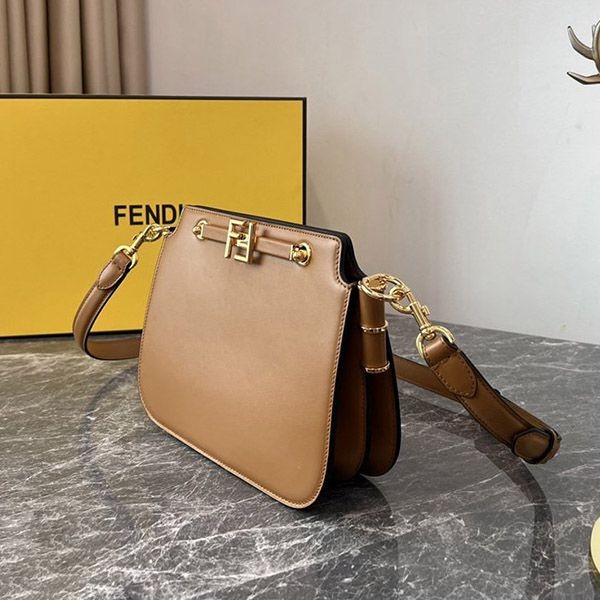 フェンディ ピーカブー 偽物 レザー 2WAY バッグ feo16604