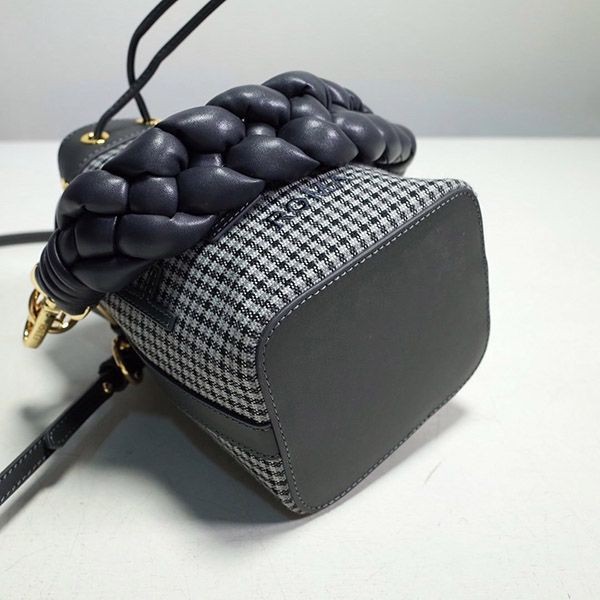 定番 フェンディ ロゴ モントレッジョ ミニ バケットバッグ 偽物 fei68084