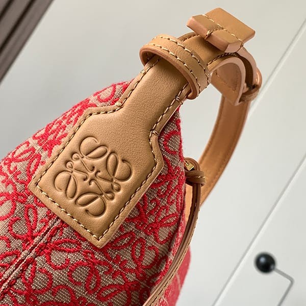 激安価格！ロエベ スーパーコピー アナグラム キュービィバッグ 2サイズ los19028