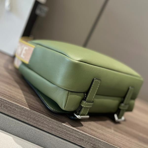最新でオシャレロエベ ミリタリー メッセンジャーバッグ XS 偽物 loy35069