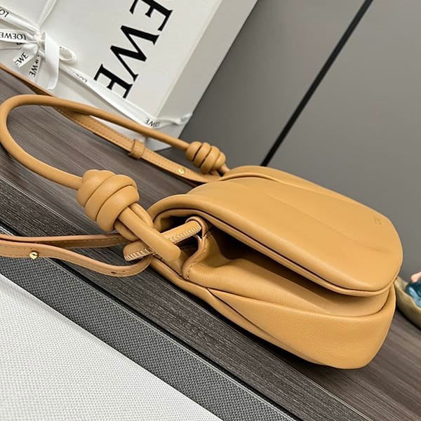 セレブ多数愛用ロエベ Paseo スーパーコピー パセオ サッチェルバッグ loz20450