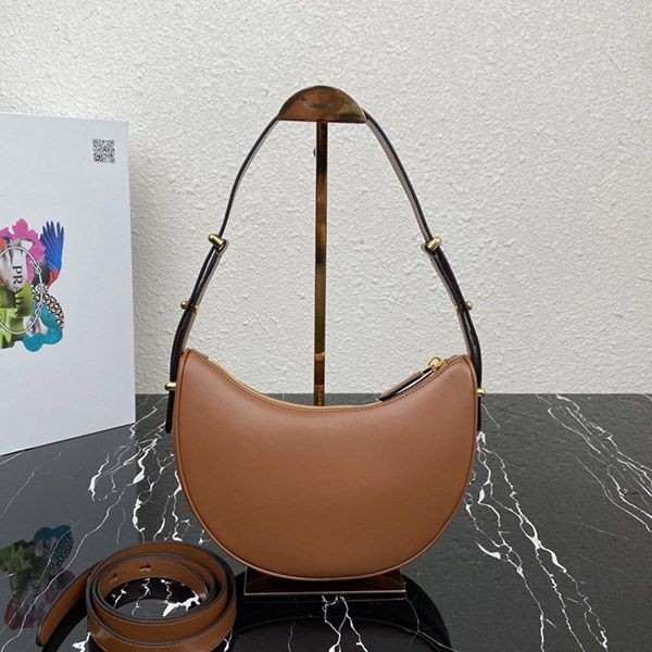 追跡付 プラダ アーケ レザーショルダーバッグ コピー puf02546