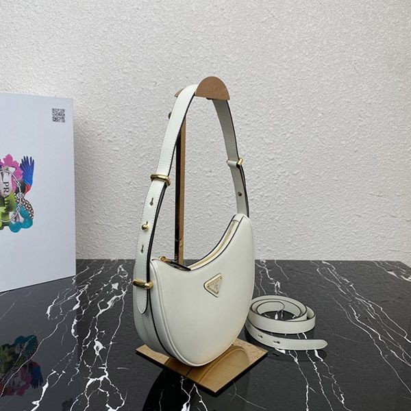 追跡付 プラダ アーケ レザーショルダーバッグ コピー puf02546
