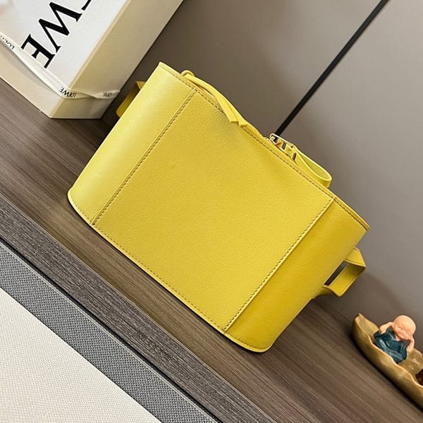追跡付き 安いロエベ ハンモック コピー ドローストリング ショルダーバッグ loa98744