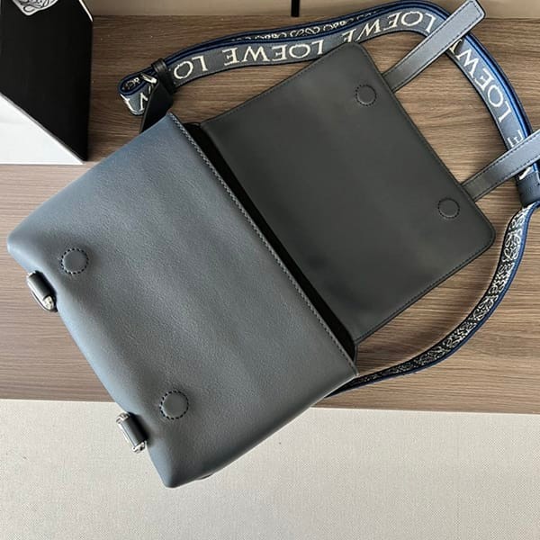 定番ロエベ コピー ミリタリー メッセンジャーバッグ XS lon58339