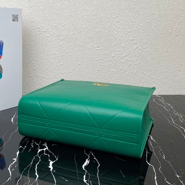 超話題!プラダ 偽物 ステッチモチーフ ラージ レザー ハンドバッグ 3サイズ pui51363