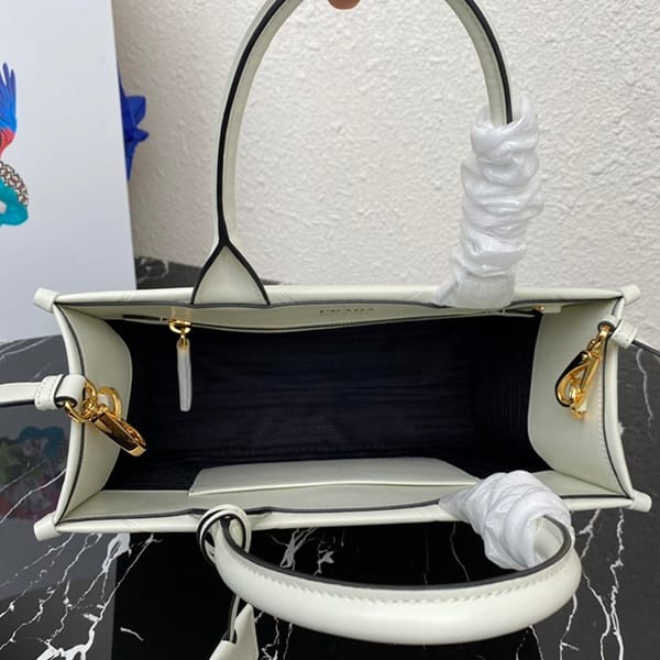 n級品 おすすめプラダ 偽物 ステッチモチーフ ラージ レザー ハンドバッグ 3サイズ puh27282