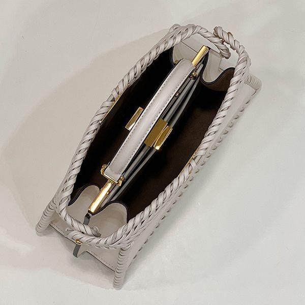 入手困難品！フェンディ ピーカブー イゼー 偽物ショルダーバッグ feo26203