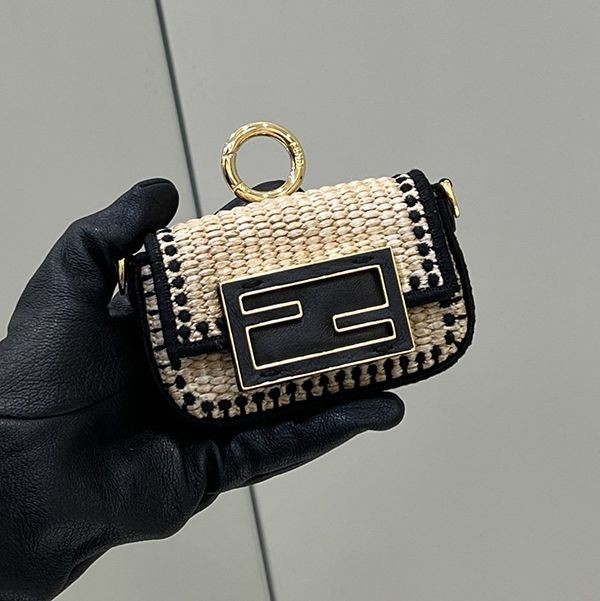 絶対欲しい！可愛い♡フェンディ ミニ レザーブ レードバッグ 偽物 feu07369