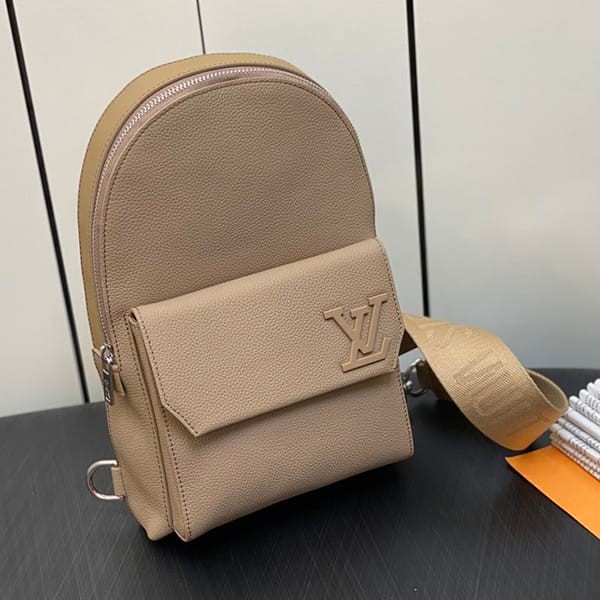 可愛いルイヴィトン スーパーコピー パイロットスリングバッグ M23765