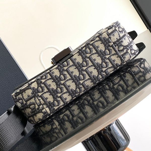 入手困難品！ディオール SADDLE メッセンジャーバッグ 偽物 1ADPO049