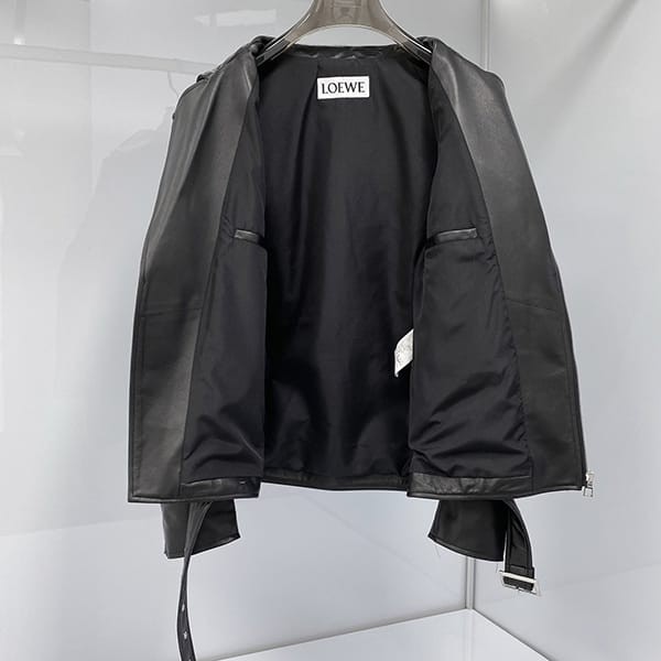 大人気！ロエベ 偽物 バイカージャケット ナパラム ロゴ ベルト付き loh49383