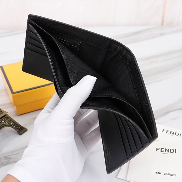 フェンディ バッグバグズ 偽物 マネークリップ 折りたたみ財布 feg38803