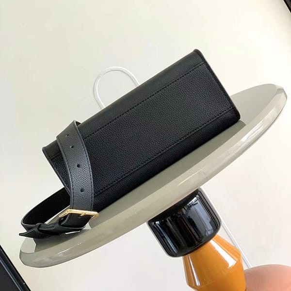 激安価格！ルイヴィトン ロック ゴー トートバッグ コピー M23637