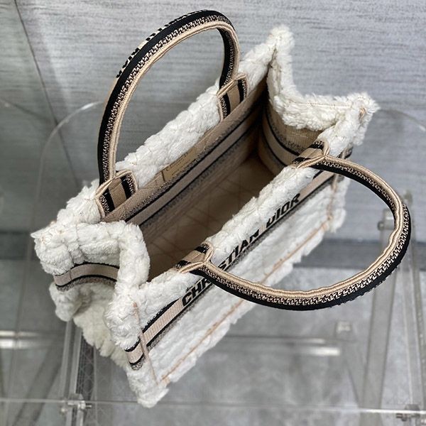 《大人気》ディオール BOOK TOTE トートバッグ 偽物 ミディアム dey17625