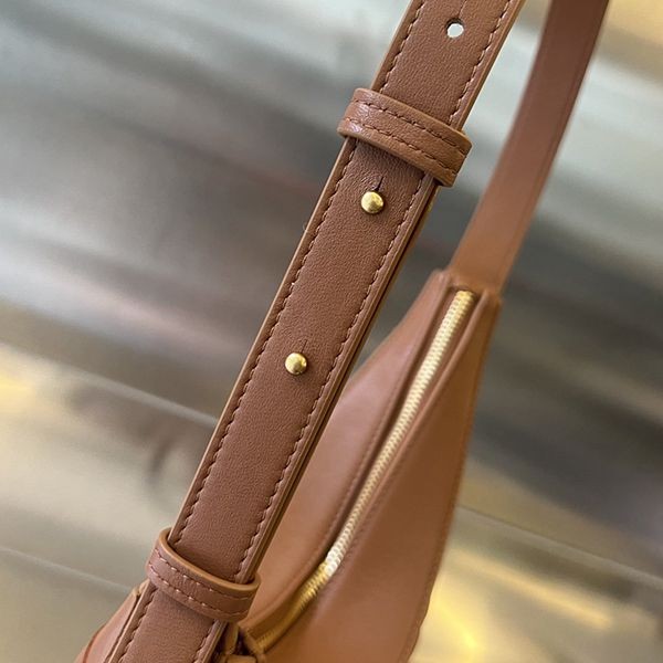 入手困難品！ボッテガヴェネタ 偽物☆レザー ショルダーバッグ boh61622