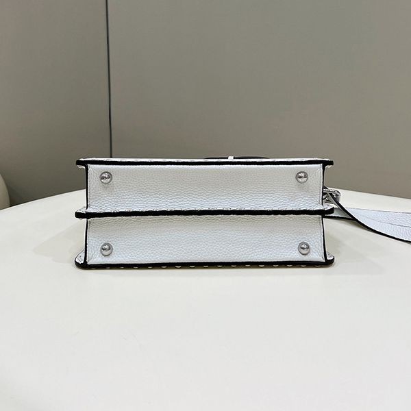 大人気！【フェンディ偽物】ピーカブー スモール セレリア バッグ feu63312