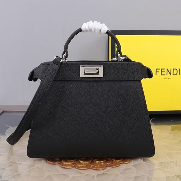 注目★フェンディ 偽物 ピーカブー ISeeU セレリア トップステッチ バッグ fed31659