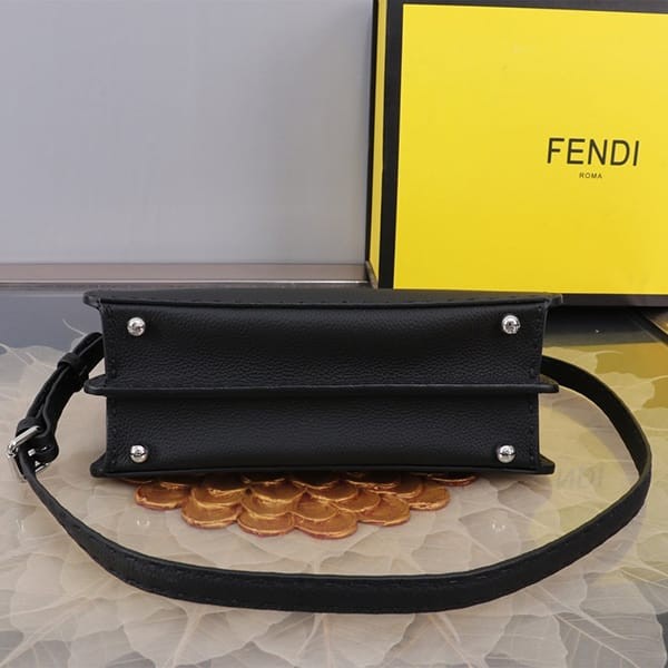 注目★フェンディ 偽物 ピーカブー ISeeU セレリア トップステッチ バッグ fed31659