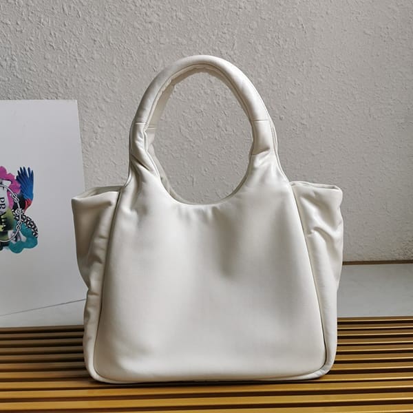 おすすめプラダ ソフト パデッドナッパレザー ハンドバッグ 偽物 puh37363