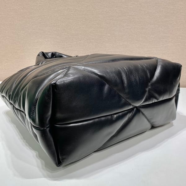 ギフトに最適プラダ パデッド リナイロン 偽物トートバッグ Re Nylon★ puk42669
