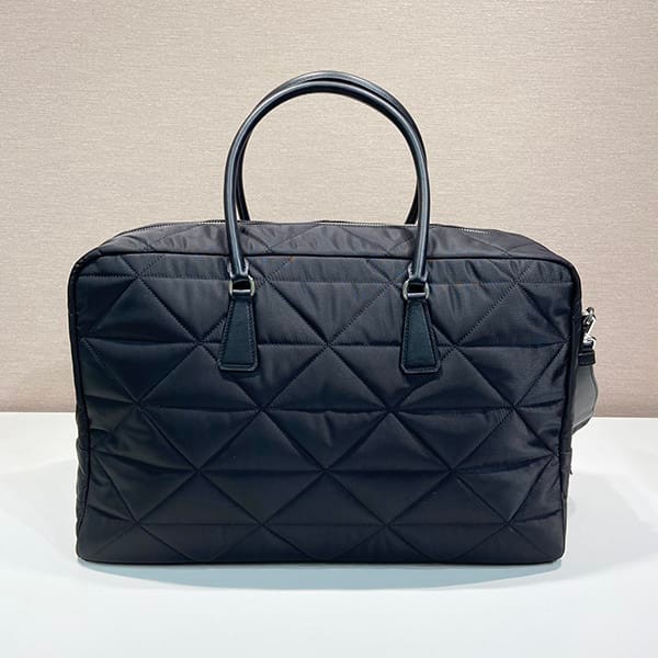 人気No1◆プラダ◆Re-Nylon トップステッチ 偽物 トラベルバッグ puq62921