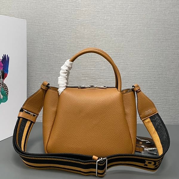 激安価格！プラダ スーパーコピー ラージ レザー ハンドバッグ put52364