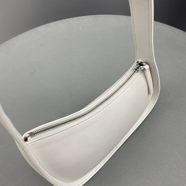 激安価格！THE ROW ハーフムーンショルダーバッグ コピー zai75347