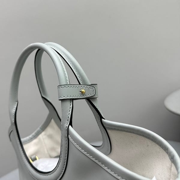 お洒落ミュウミュウ 偽物 レタリングロゴ レザー ショッピングバッグ 2サイズ myu63093