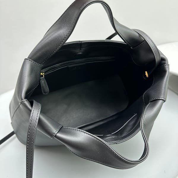 入手困難ザロウ Camdem レザー ストラップ付 ショルダーバッグ 偽物 zav61487