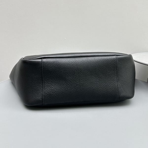 ☆超人気☆サンローラン 偽物 Le5 a7 レザー スモールショルダーバッグ 2サイズ Sau94254