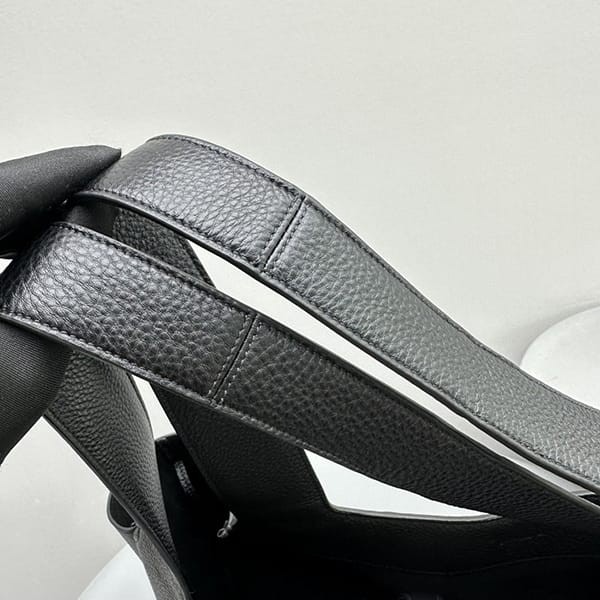☆超人気☆サンローラン 偽物 Le5 a7 レザー スモールショルダーバッグ 2サイズ Sau94254